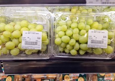 Table grapes from the U.S.on sale at retailer 3hrsixty in Kowloon, Hong Kong. Sam Sin from Freco Int. Hong Kong, who are importers from around the world, showed Vietnam exporters from Central Retail retail and Thailand importer the local retail setup. They are looking at what is in season now and on display for them to export to Hong Kong.
